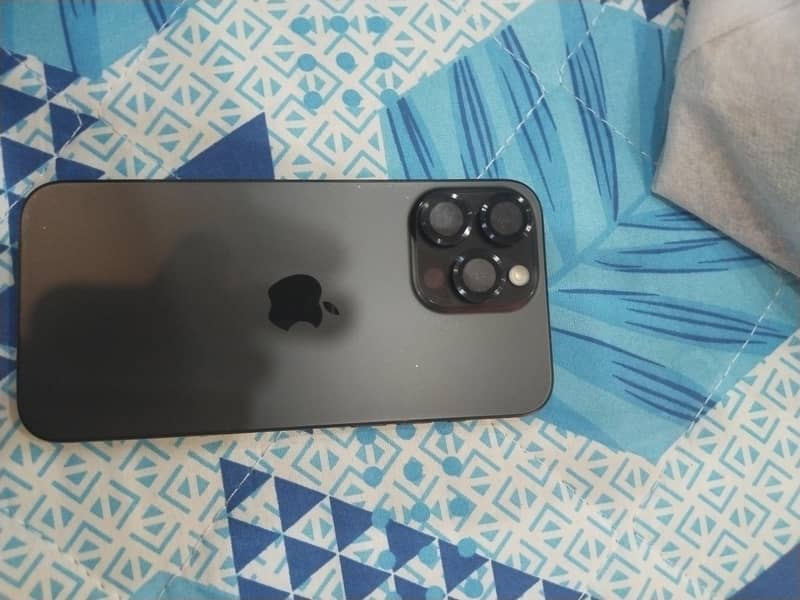 Apple iPhone 15 Pro Max 6