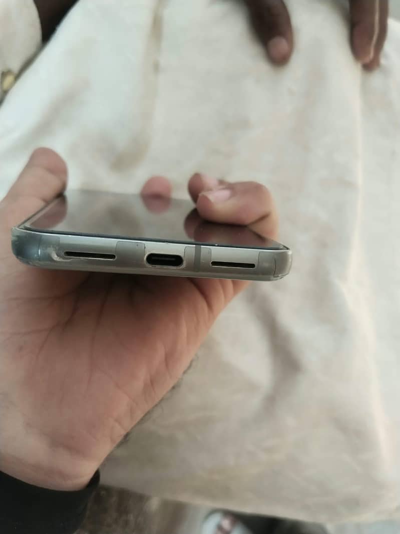 Google pixel 8 4