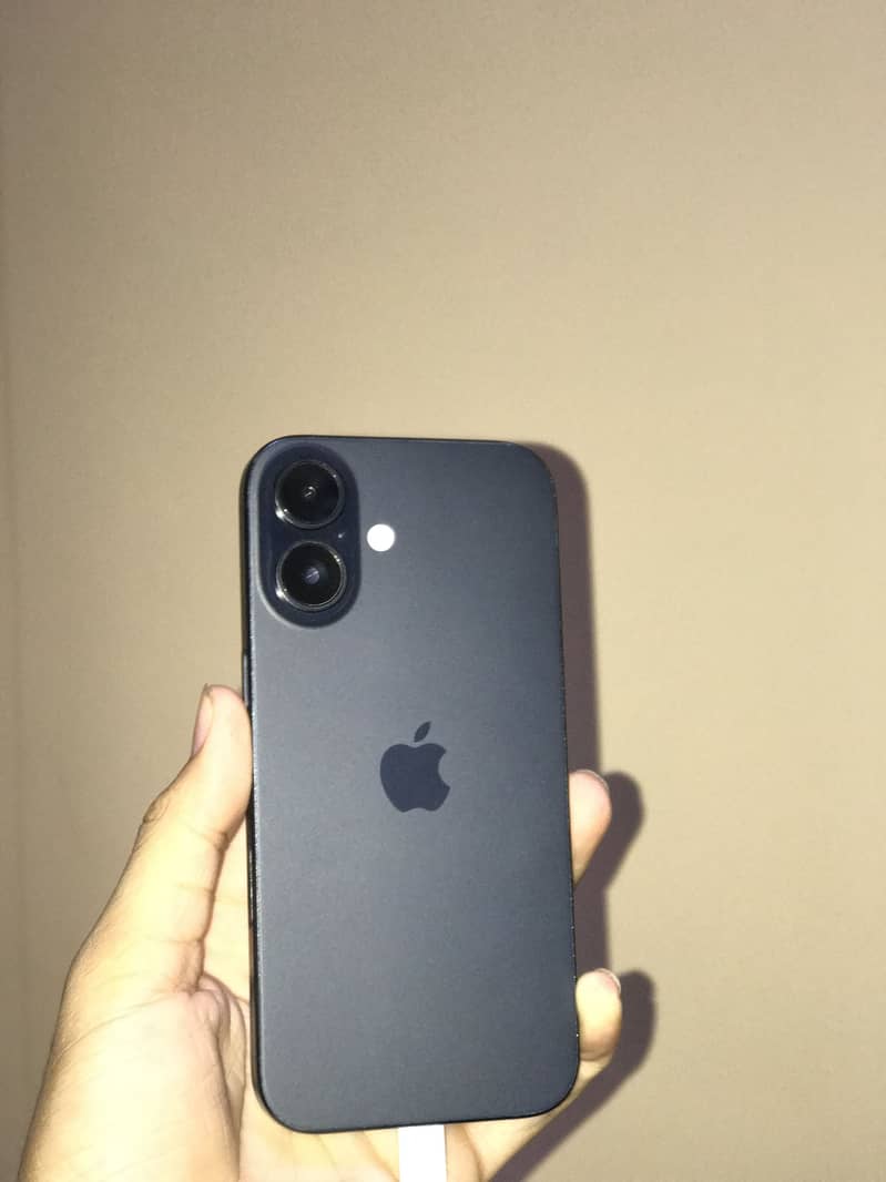 Apple iPhone 16 0