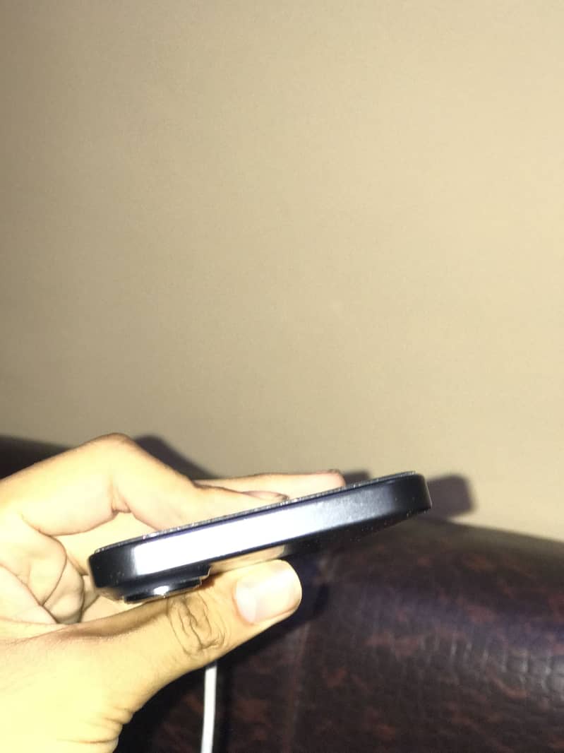 Apple iPhone 16 2