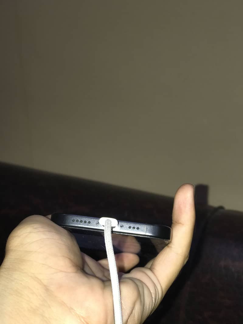 Apple iPhone 16 4