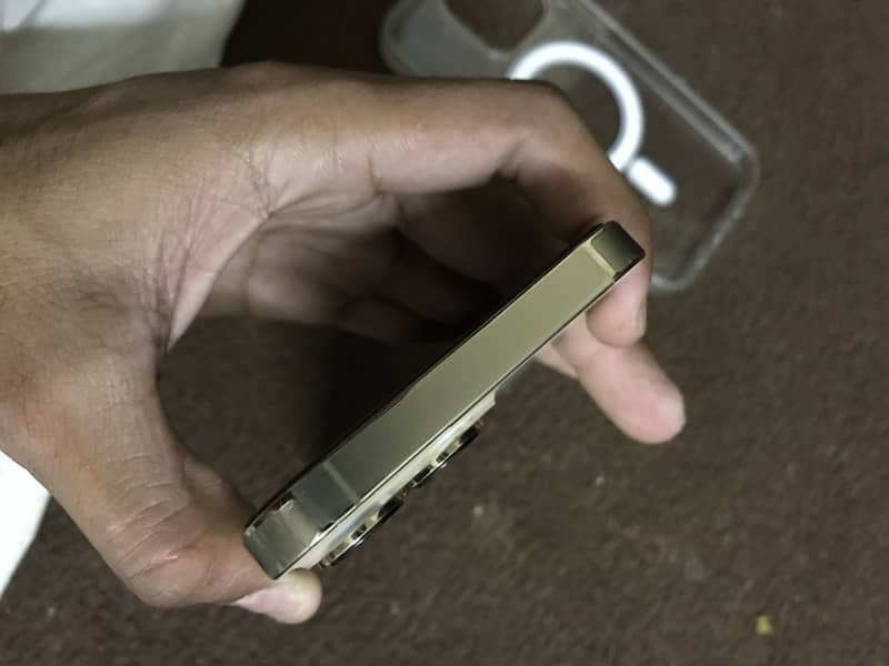 Apple iPhone 13 Pro 4