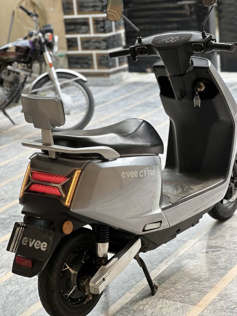 Evee c1 pro 2