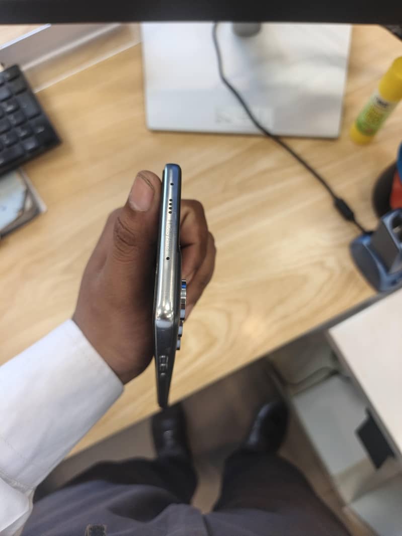 Tecno CAMON 40 1