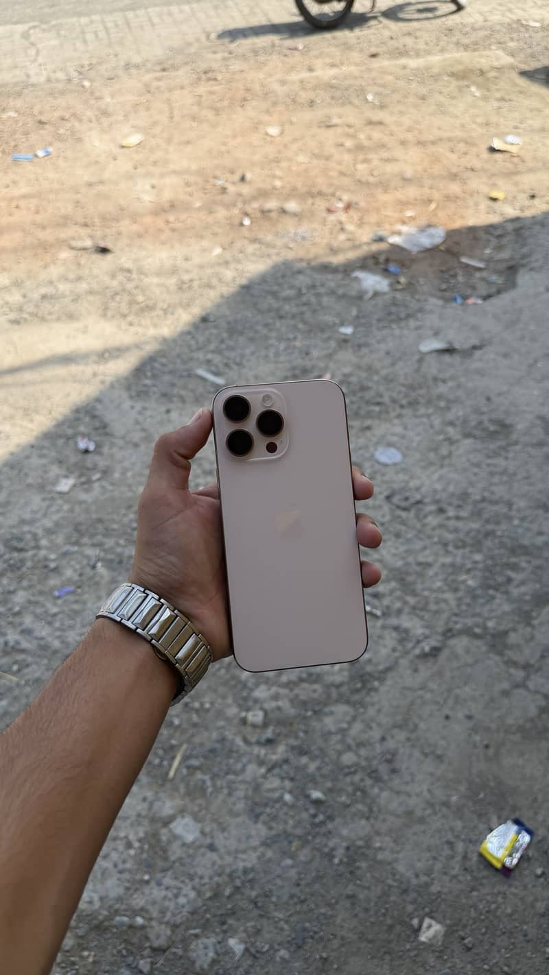 Apple iPhone 16 Pro Max 0
