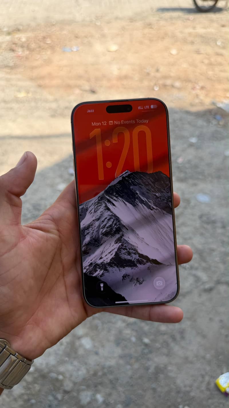 Apple iPhone 16 Pro Max 6