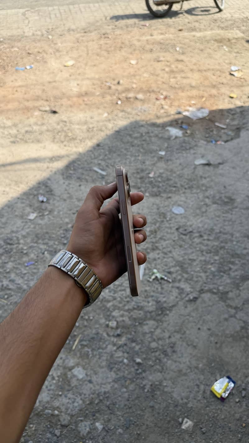 Apple iPhone 16 Pro Max 7