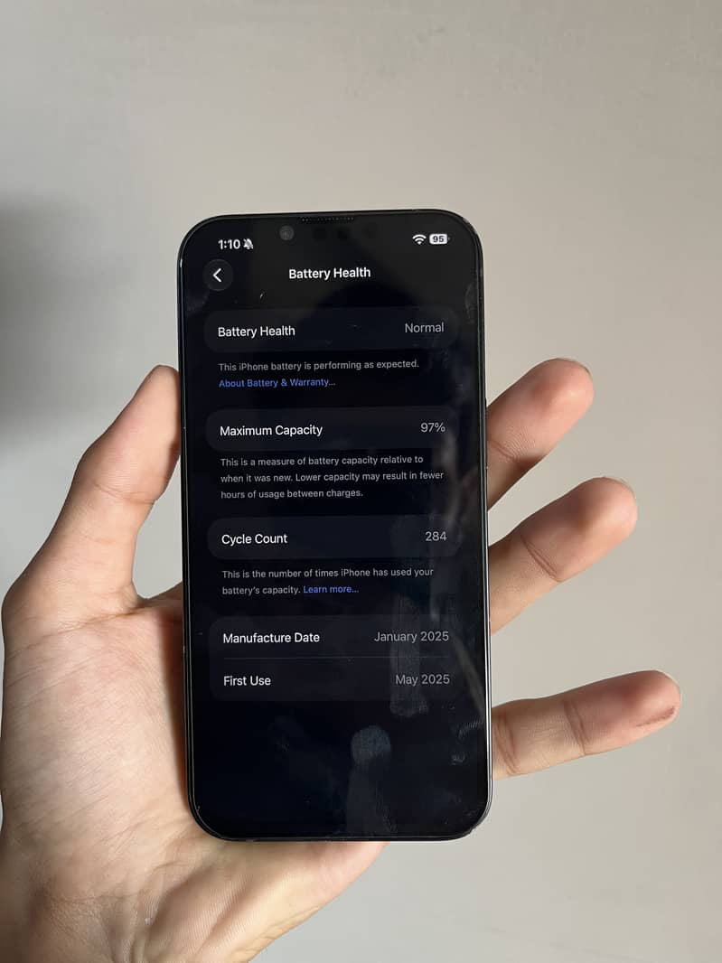 Apple iPhone 16e 1