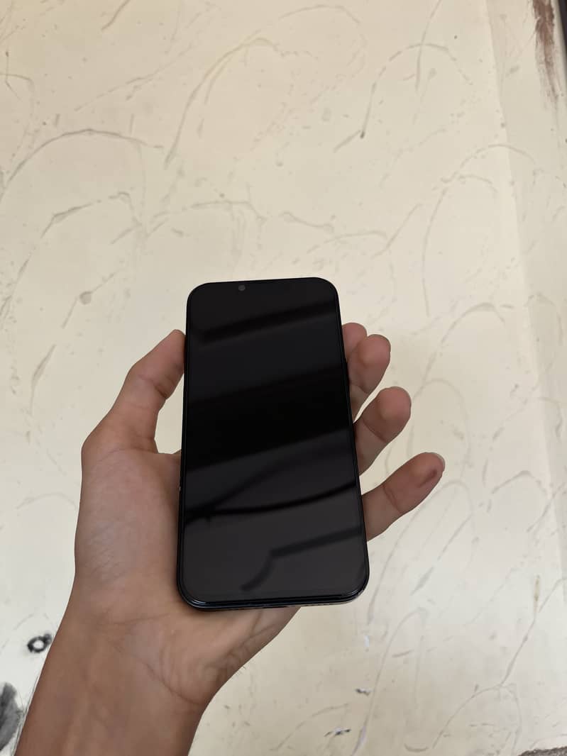 Apple iPhone 16e 2