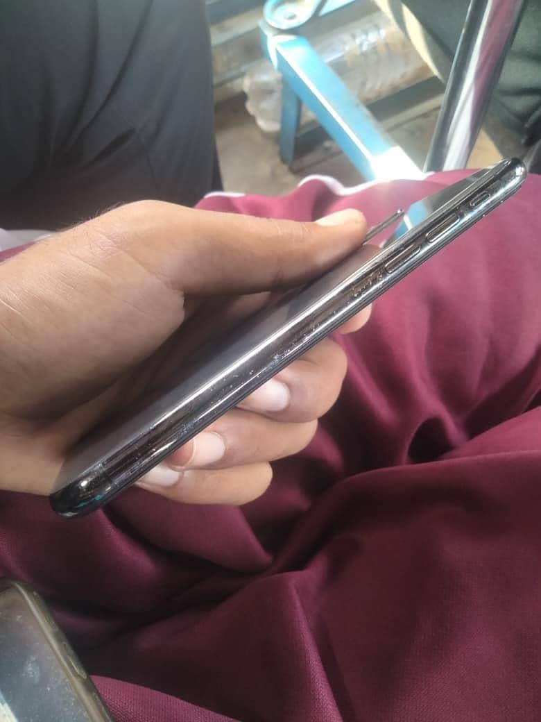 Apple iPhone X 3