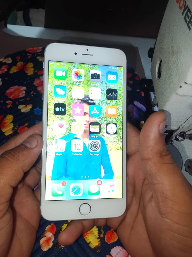 Apple iPhone 6 Plus 3