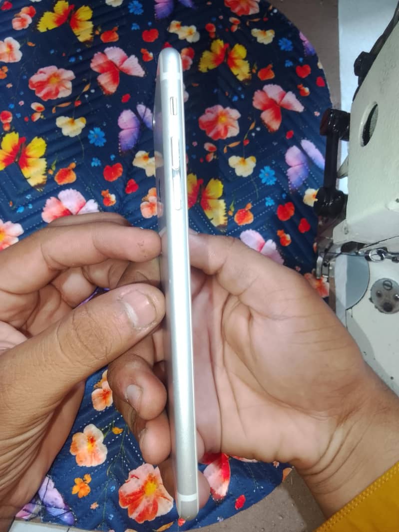 Apple iPhone 6 Plus 4