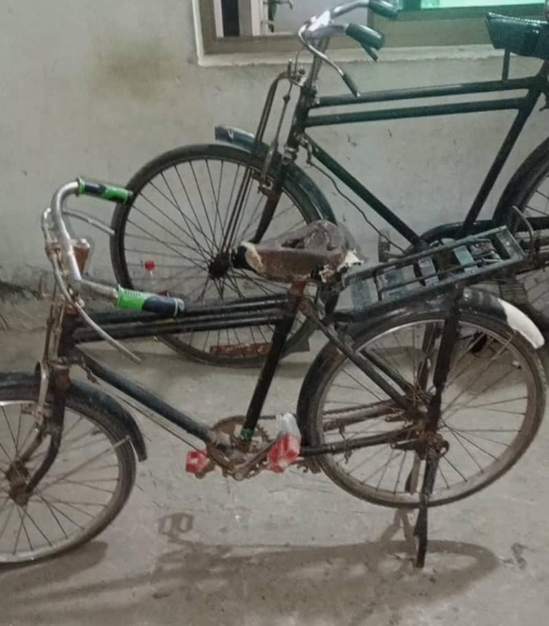 دونوں سائیکل سوراب کے ہیں بحث کر کے مارا اور اپنا وقت ضائع نہ کریں 0