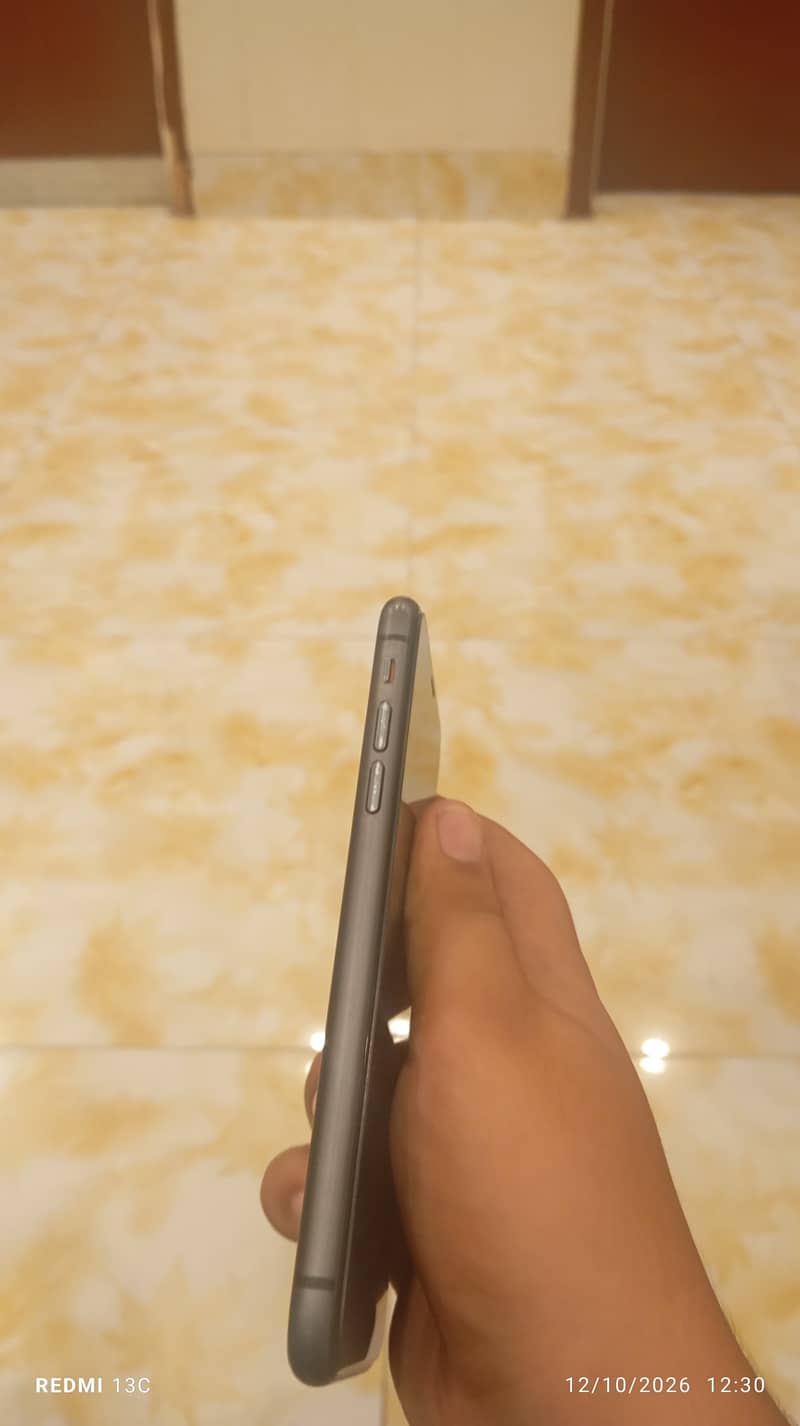 Apple iPhone 11 3