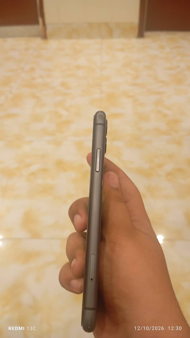 Apple iPhone 11 4