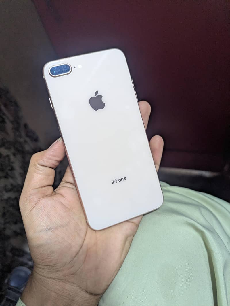 Apple iPhone 8 Plus 0