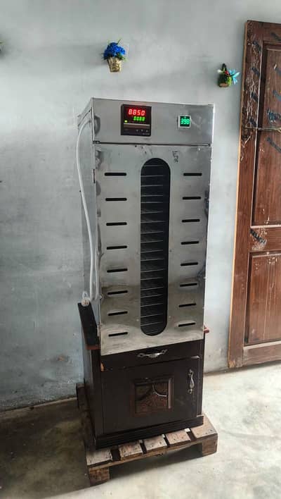 Food dehydrator, 20 layers, 20 trays. Almost new. Working on solar