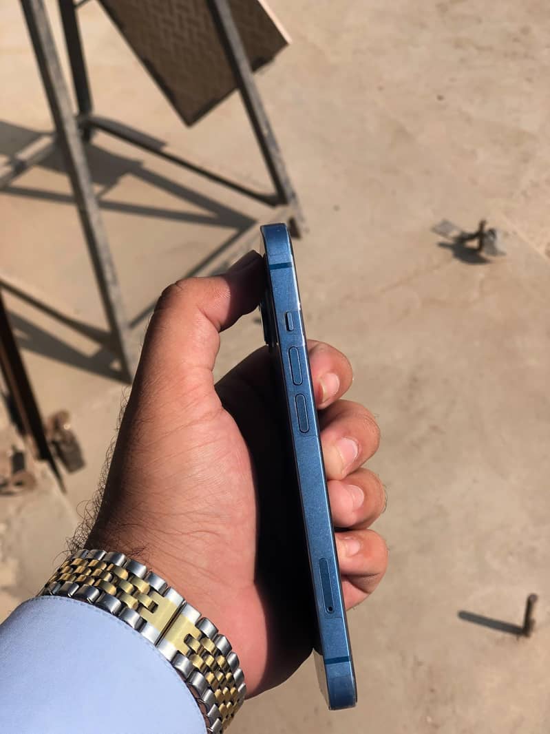 Apple iPhone 13 1