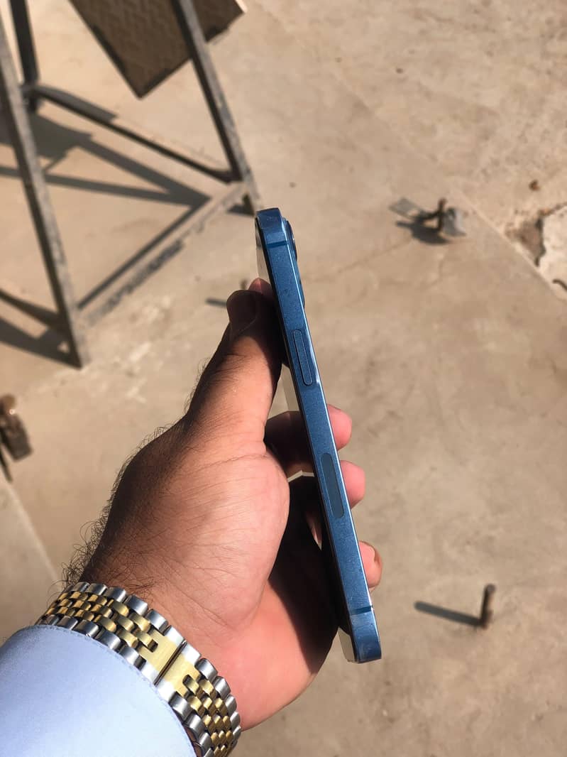 Apple iPhone 13 2