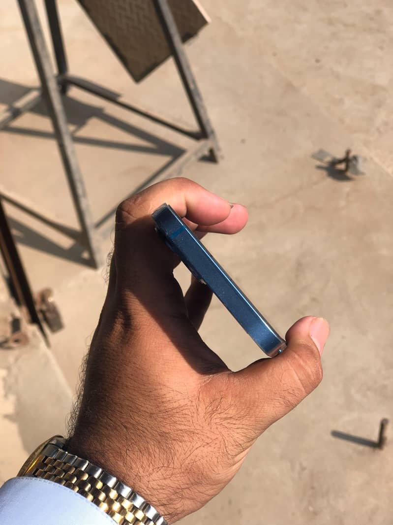 Apple iPhone 13 3