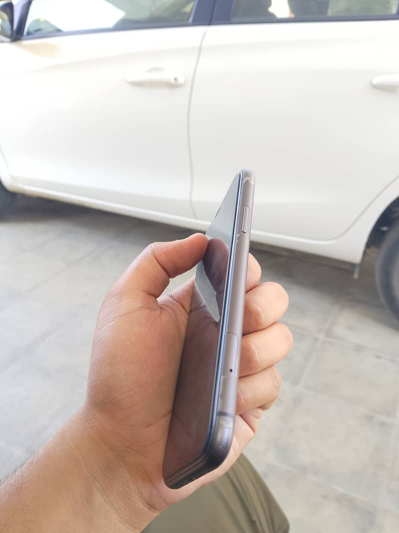 Apple iPhone 11 3