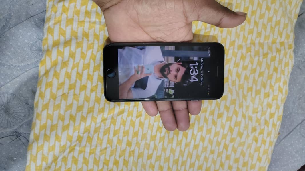 Apple iPhone 8 0
