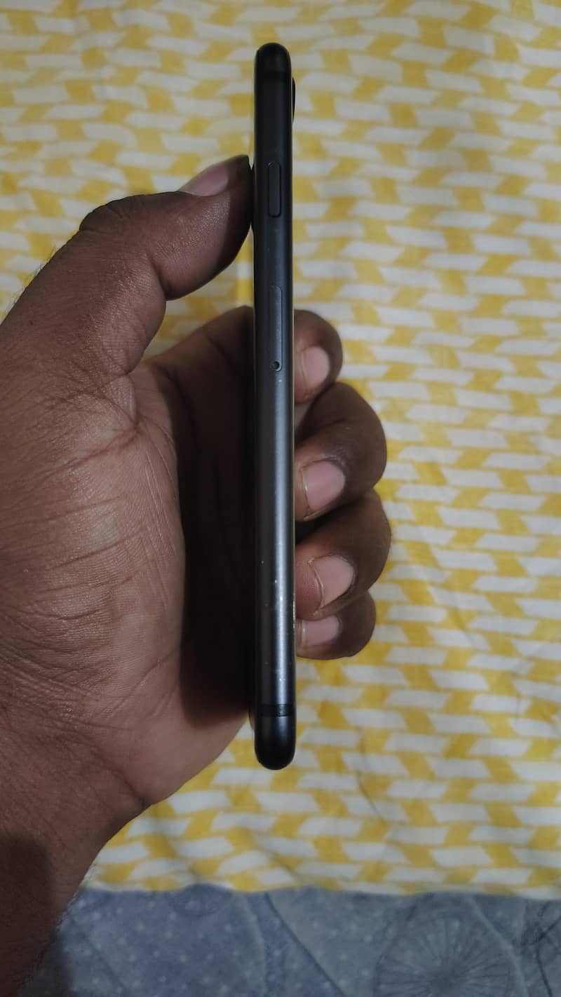 Apple iPhone 8 1