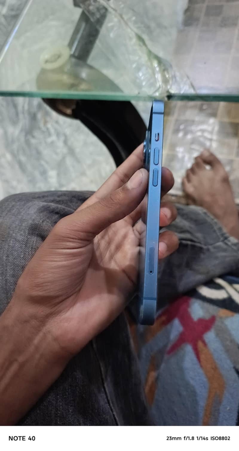 Apple iPhone 13 2