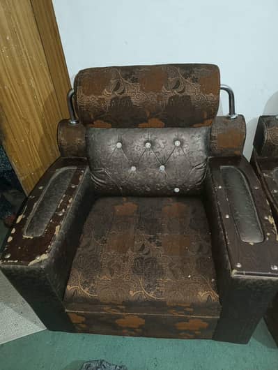 5 seater sofa for salee. . .