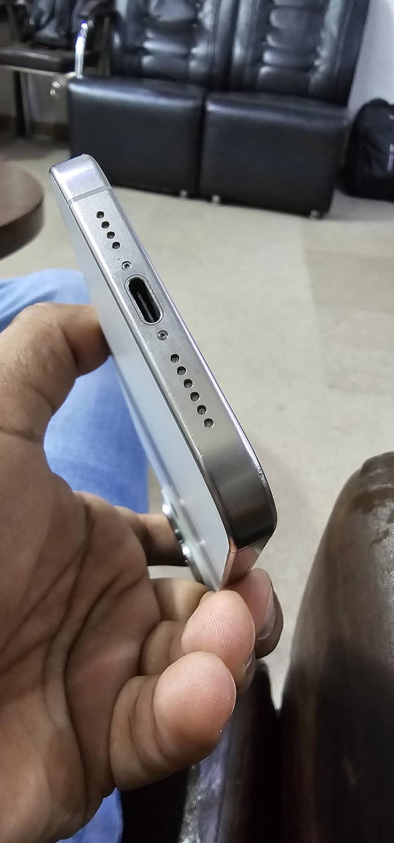 Apple iPhone 15 Pro Max 5