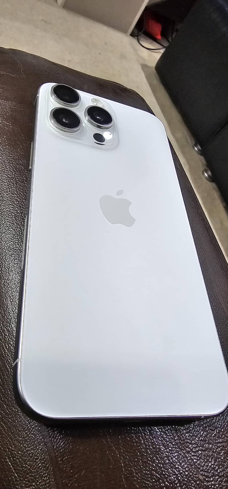 Apple iPhone 15 Pro Max 6