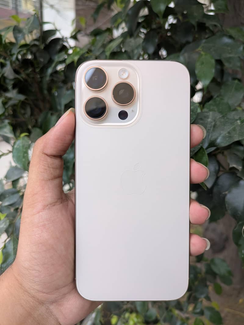 Apple iPhone 16 Pro Max 2
