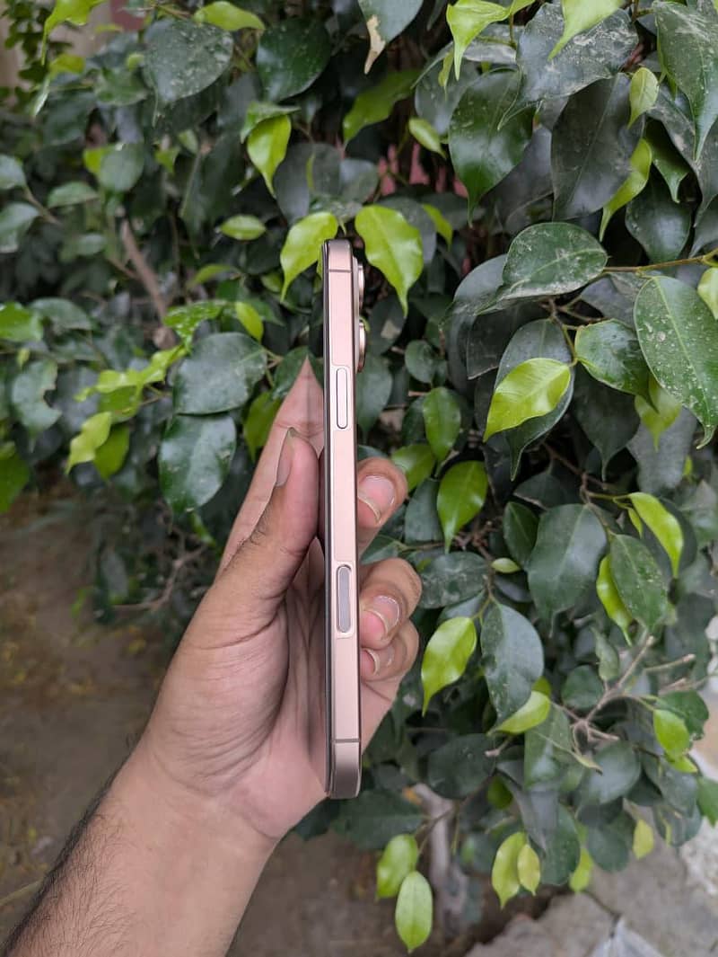 Apple iPhone 16 Pro Max 7