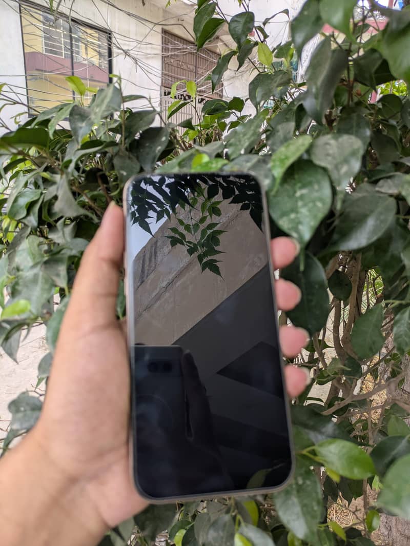 Apple iPhone 16 Pro Max 13