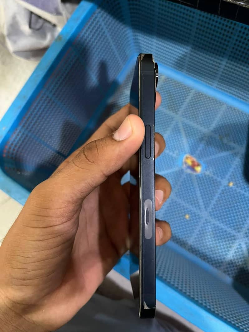 Apple iPhone 13 2