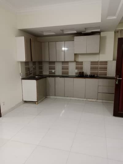 ground floor bajli meter sprat  pani bor available  no gas  p