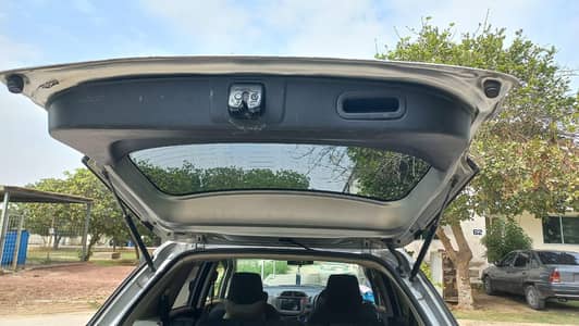 Honda Fit shutle hybred  2012