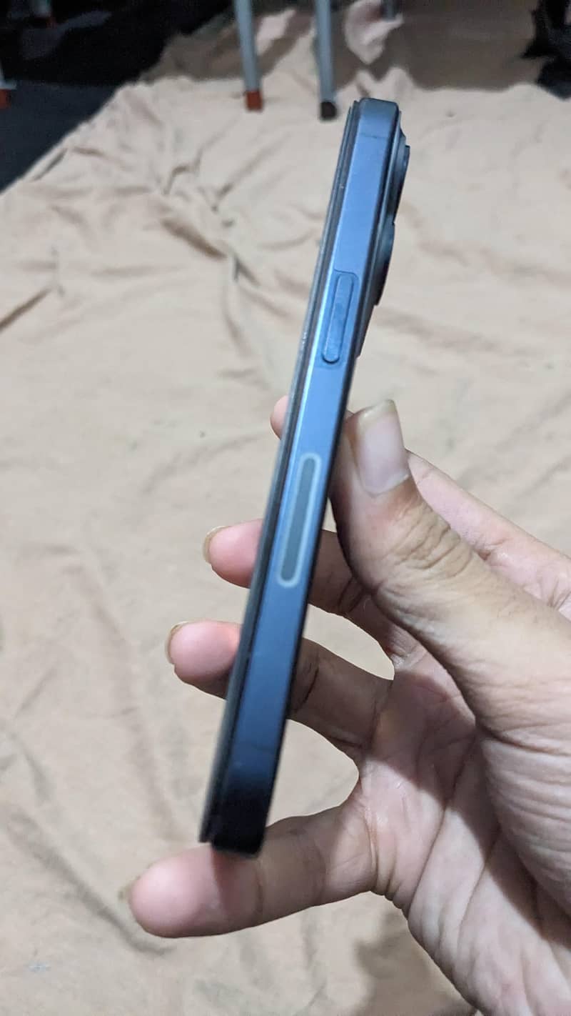 Apple iPhone 15 Pro 3