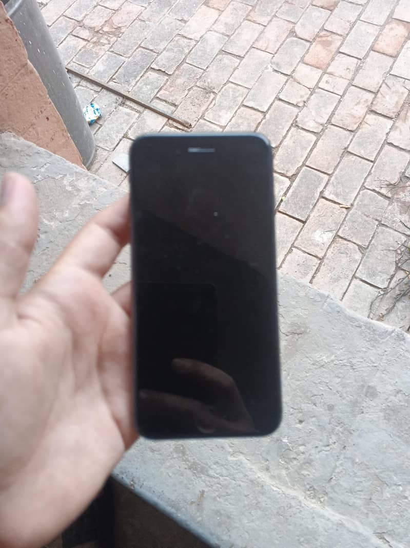 Apple iPhone 8 1