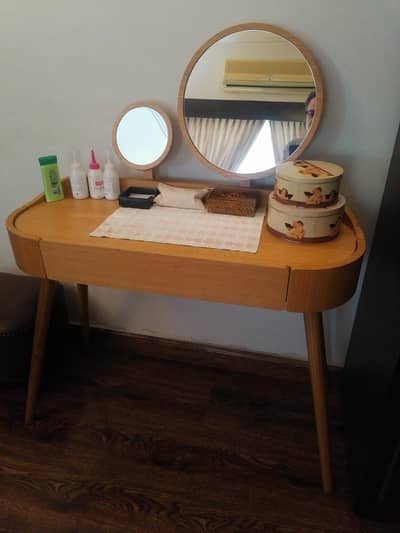 DRESSING TABLE
