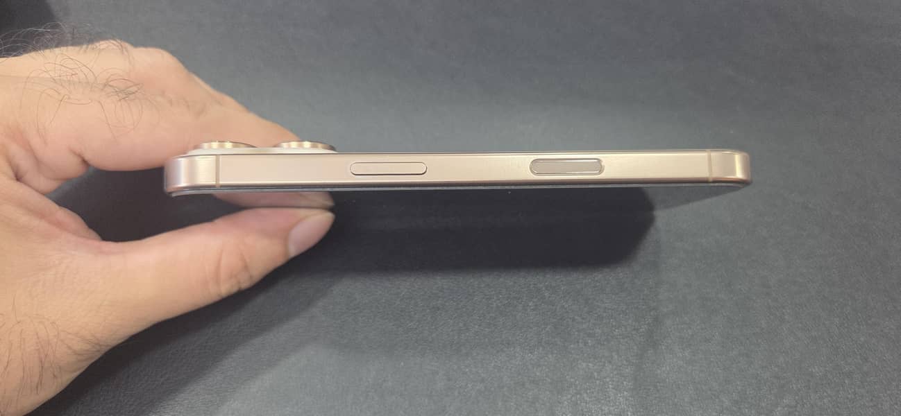 Apple iPhone 16 Pro 2