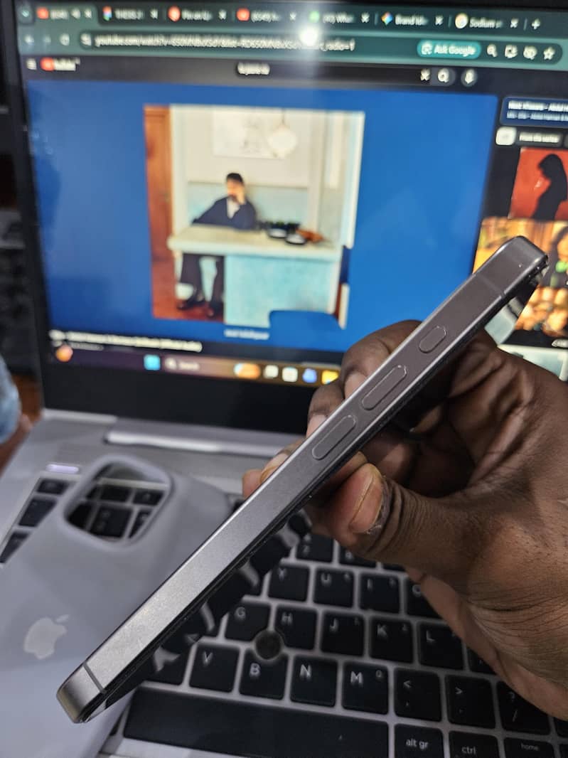 iPhone 15 Pro 2