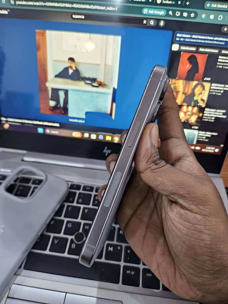 iPhone 15 Pro 4