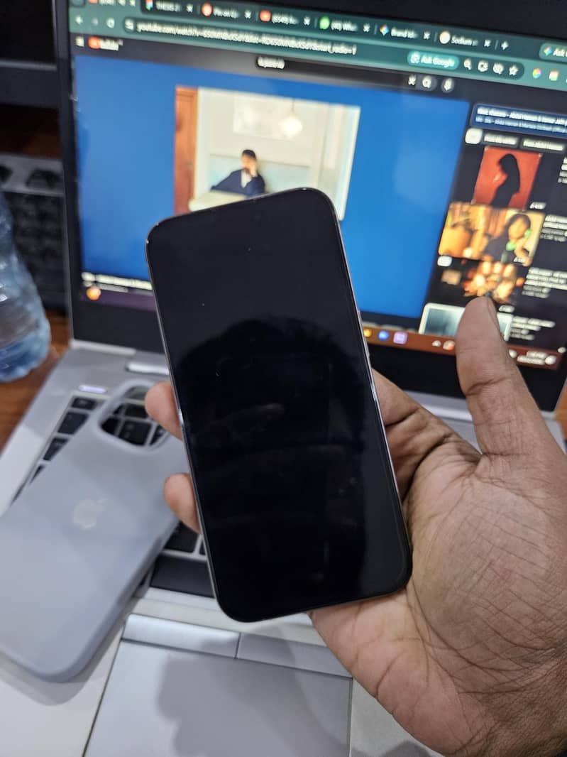 iPhone 15 Pro 6
