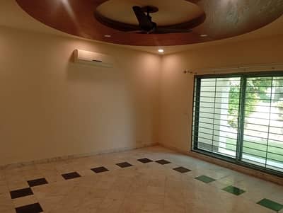 10 Marla House Available For Rent In Faisal Town