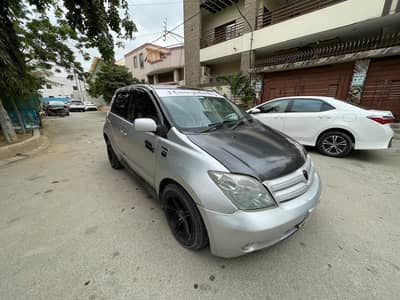 Toyota IST 2003