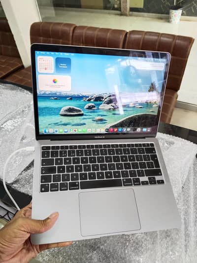 APPLE Macbook M1 Air  (BRAND NEW) Quantity available.