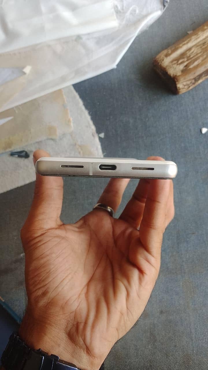 Google Pixel 7 4