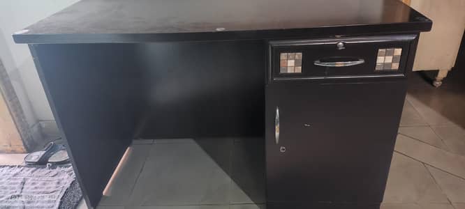 heavy wooden office/ study table condition 9/10