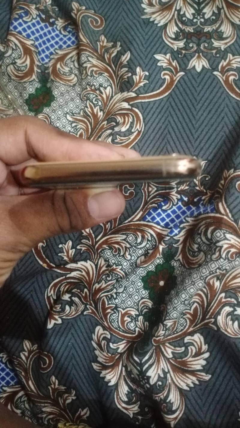 Apple iPhone 11 Pro 2